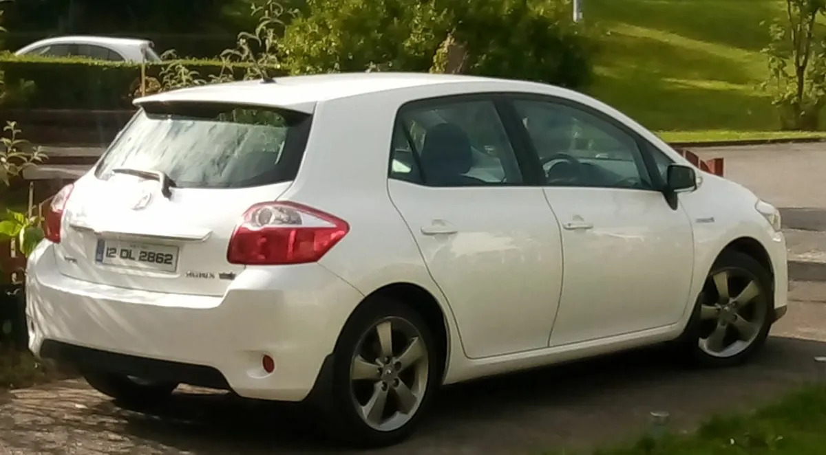 Toyota Auris Hybrid  2012 - Image 1