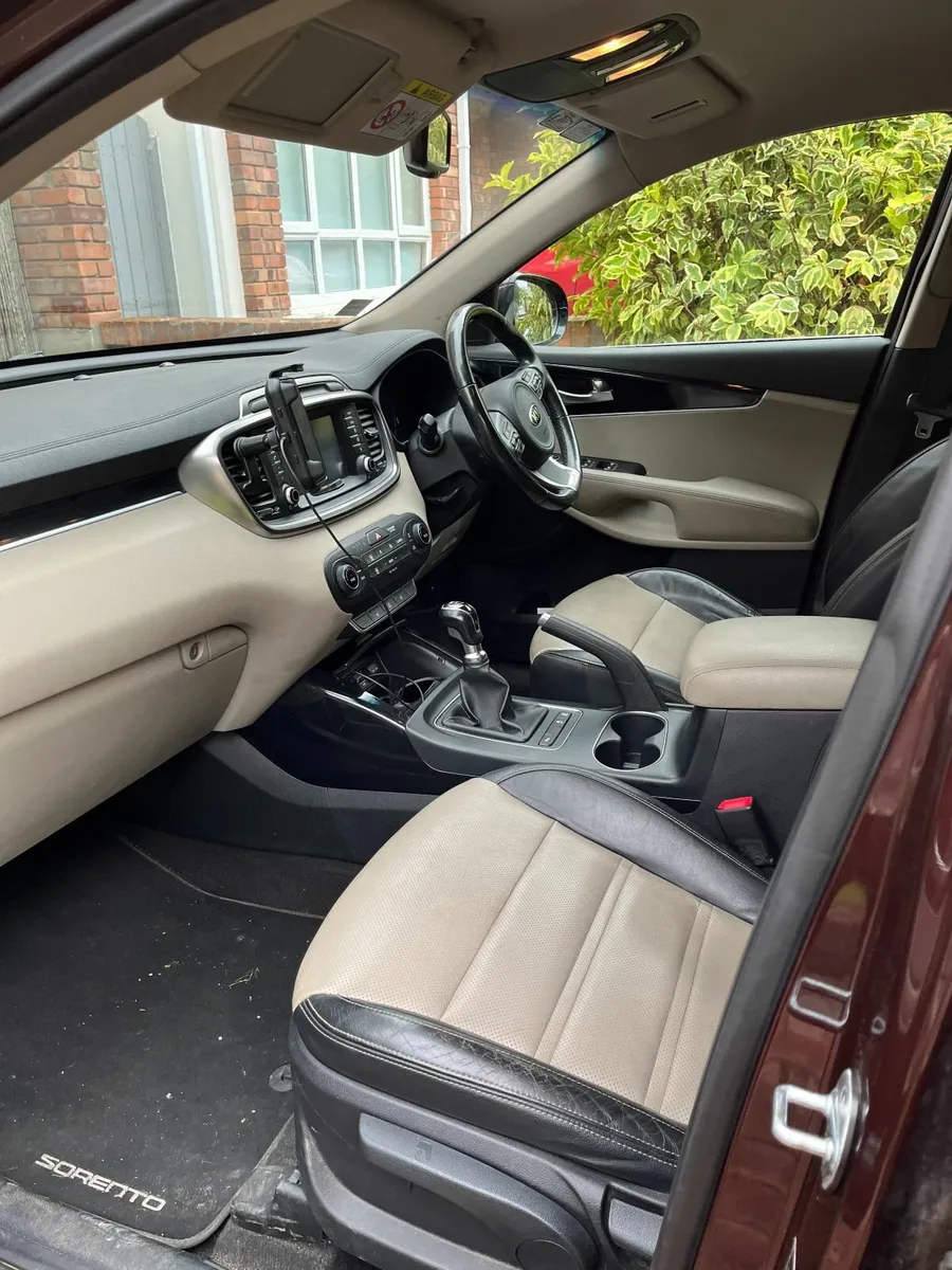 Kia Sorento 2017 - Image 2