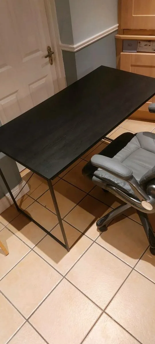 Computer desk and chair - Image 2