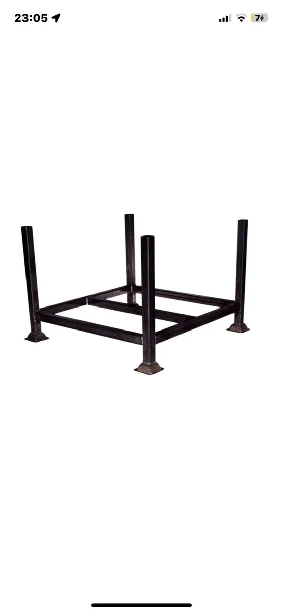 4 posted stackable stillages