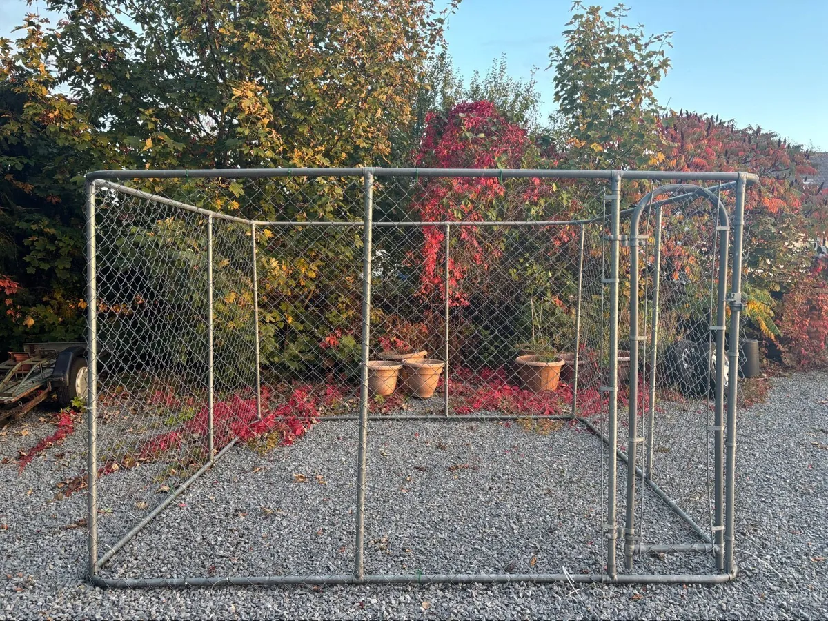 Dog run and dog house - Image 1