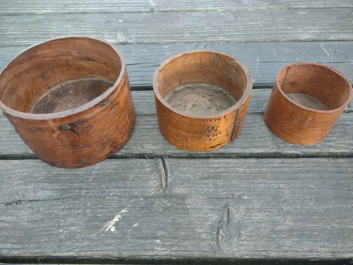 3 graduated grain measures - Image 2