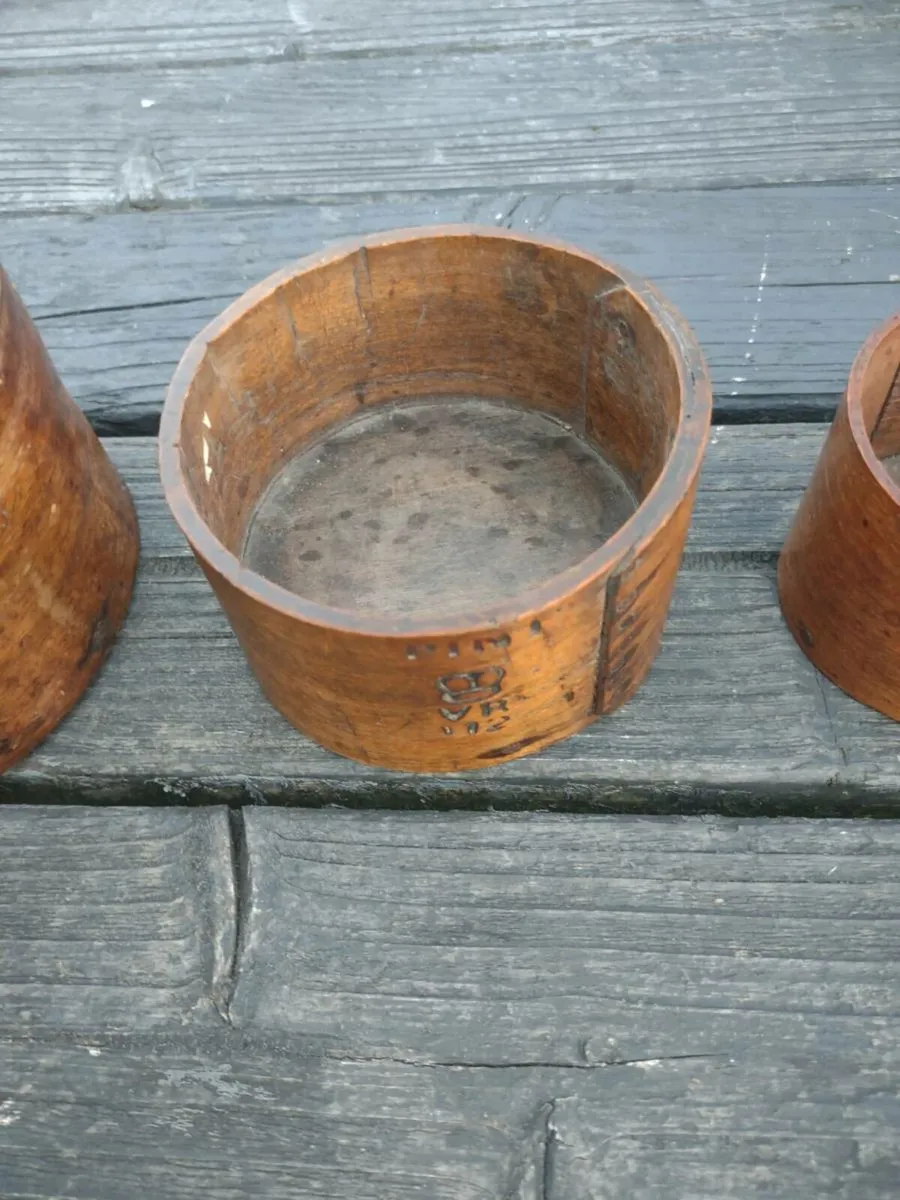 3 graduated grain measures - Image 4