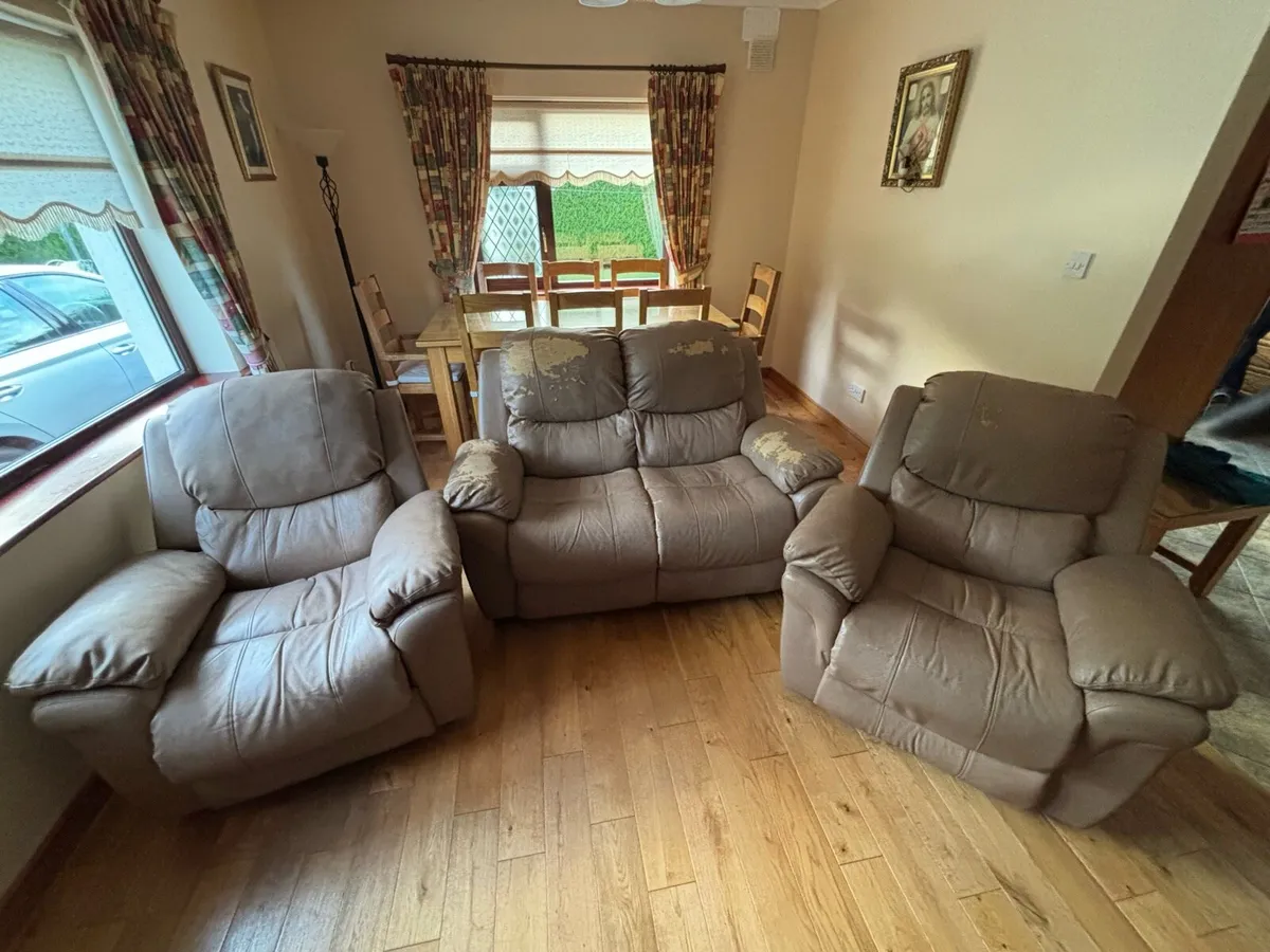 2 seater and 2 armchairs - Image 1