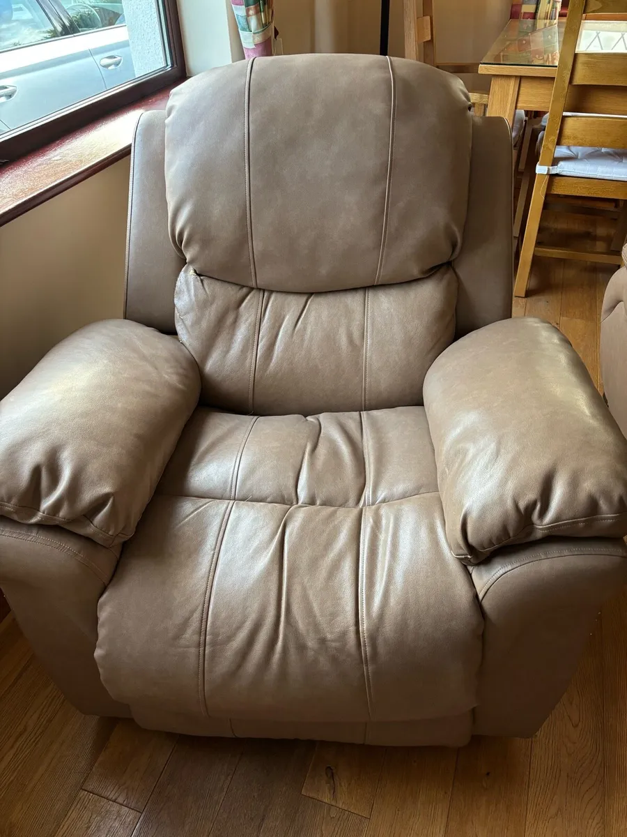2 seater and 2 armchairs - Image 2