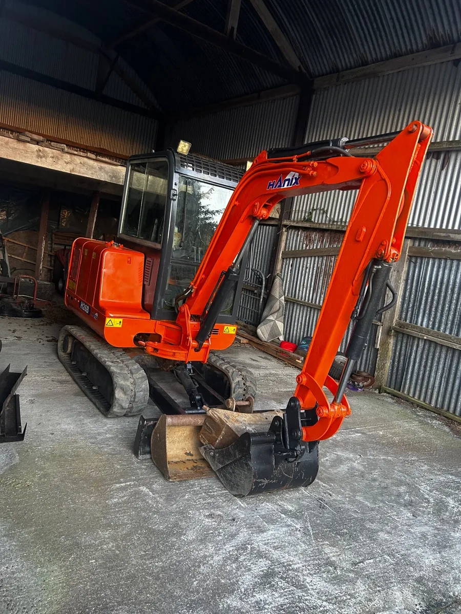 Hanix 2.6T mini digger - Image 2