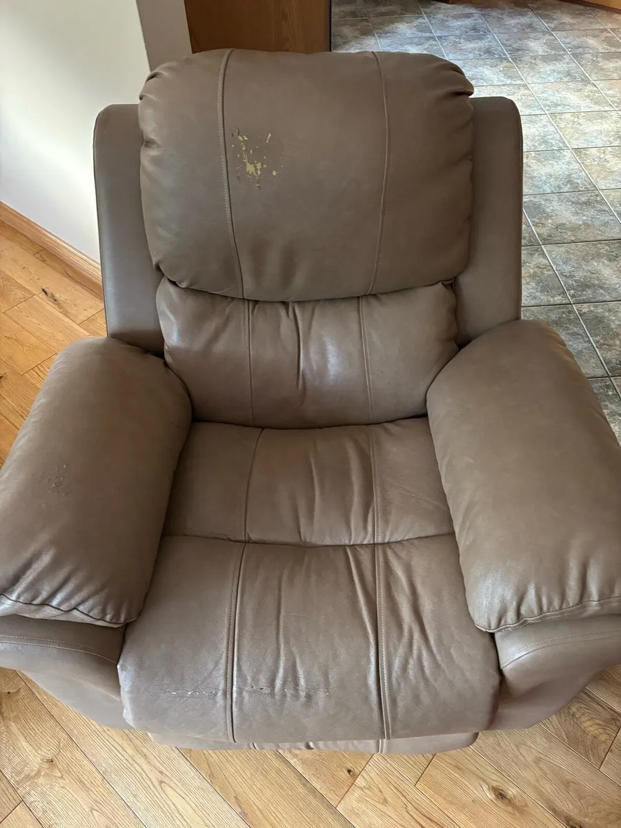 2 seater and 2 armchairs - Image 4