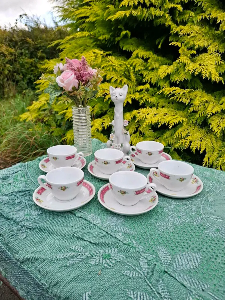 6 china tea cups and saucers postage possible - Image 1