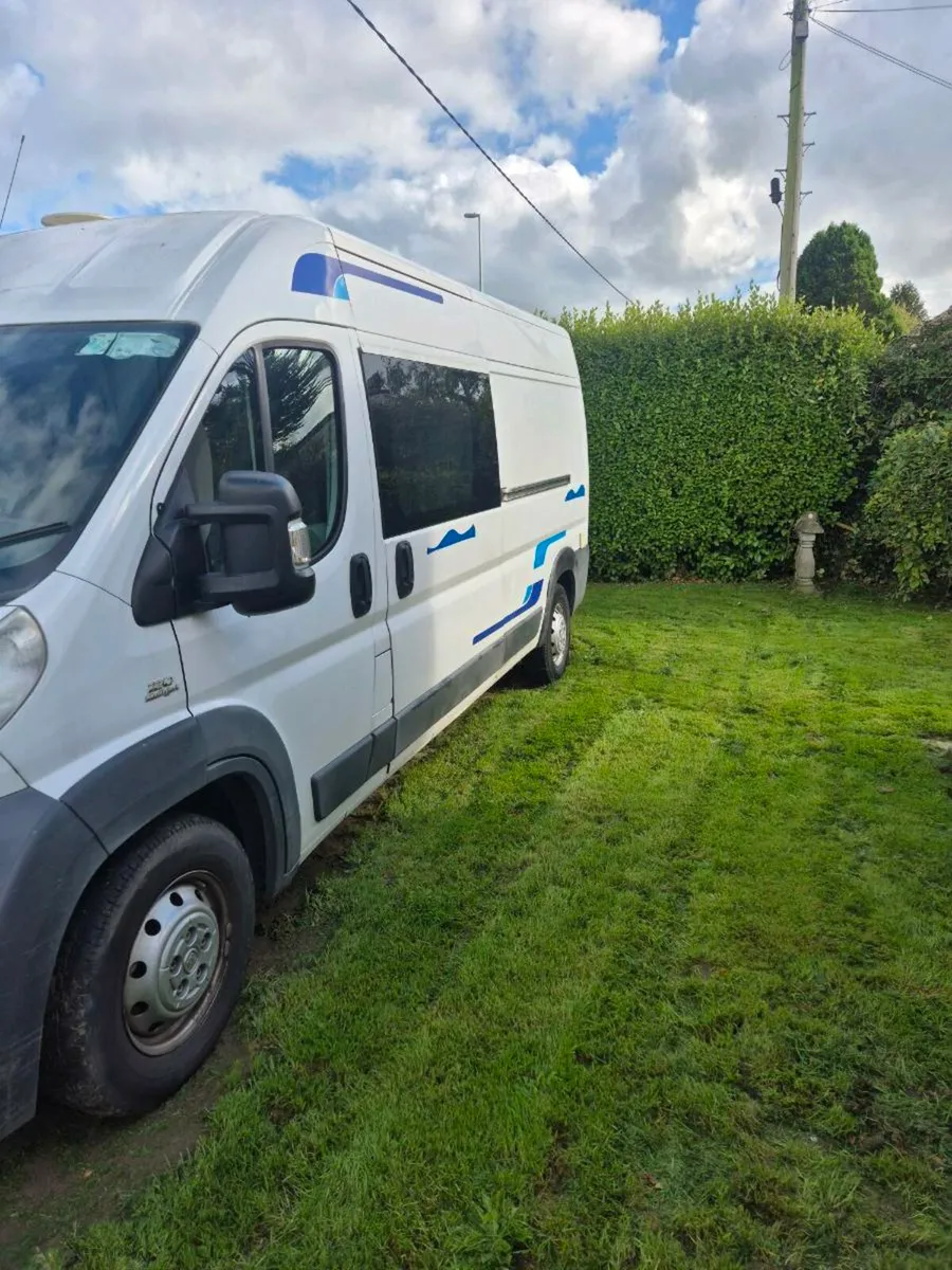 Camper van - Image 1