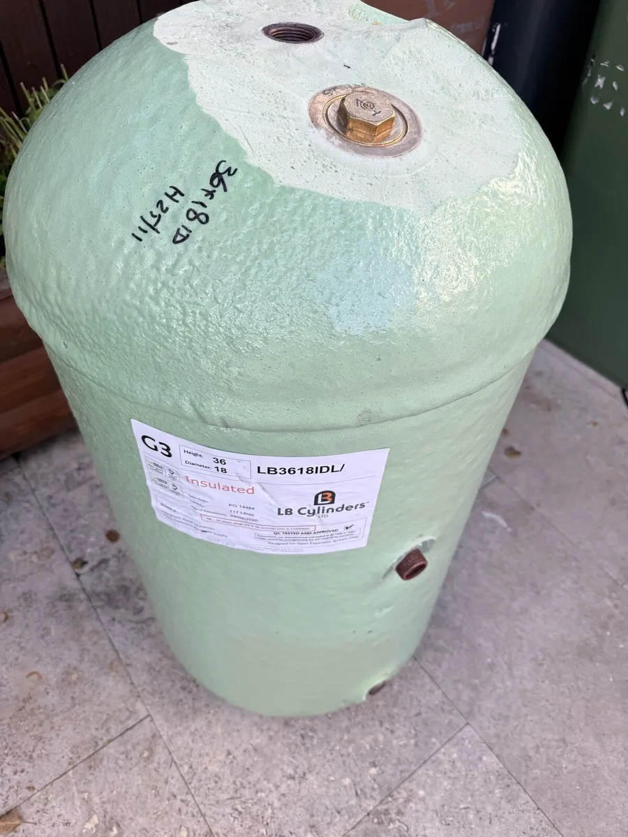 Hot water cylinder. - Image 2