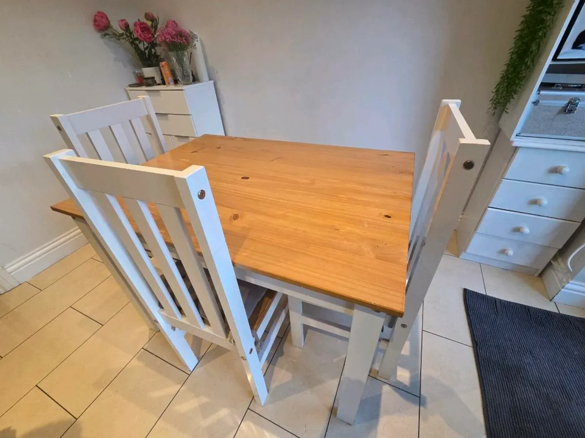 Dining table with 3 chairs - Image 1