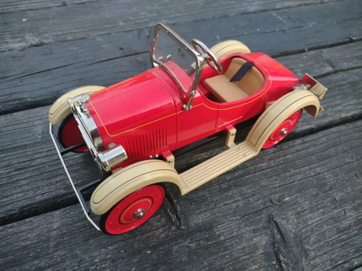 Die cast Hallmark Model car - Image 1