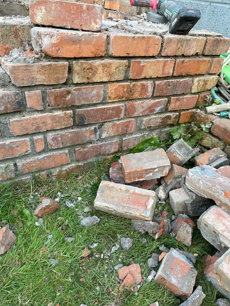 Old red reclaimed Red Brick - Image 2