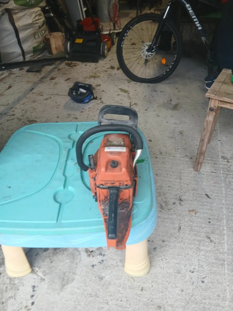 Petrol chainsaw - Image 1
