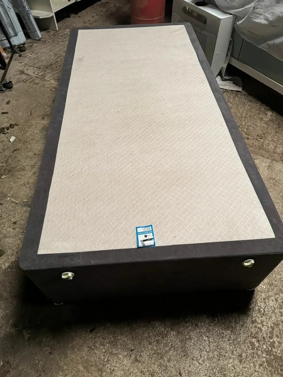 Beds and mattresses - Image 2