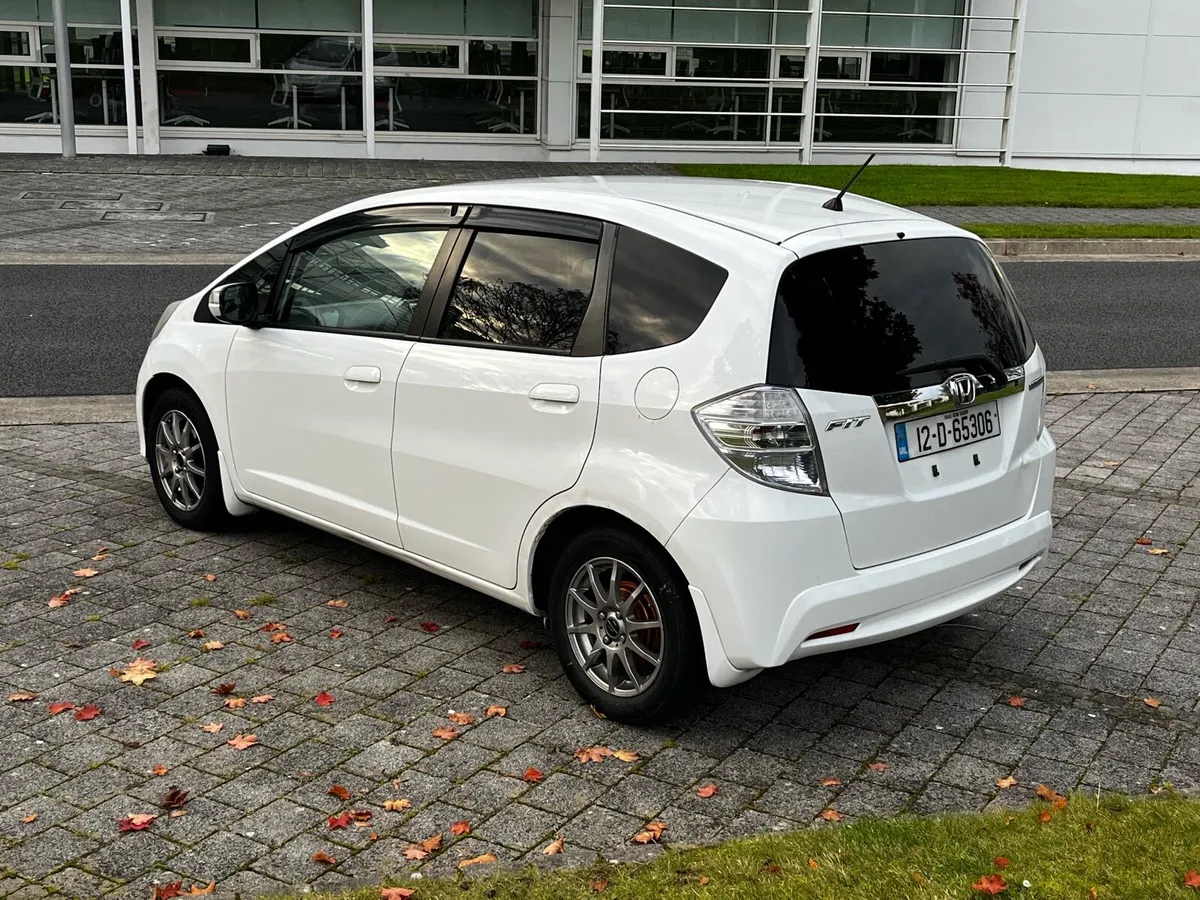 2012 Honda fit hybrid automatic 04:26 tax 09.26 - Image 4