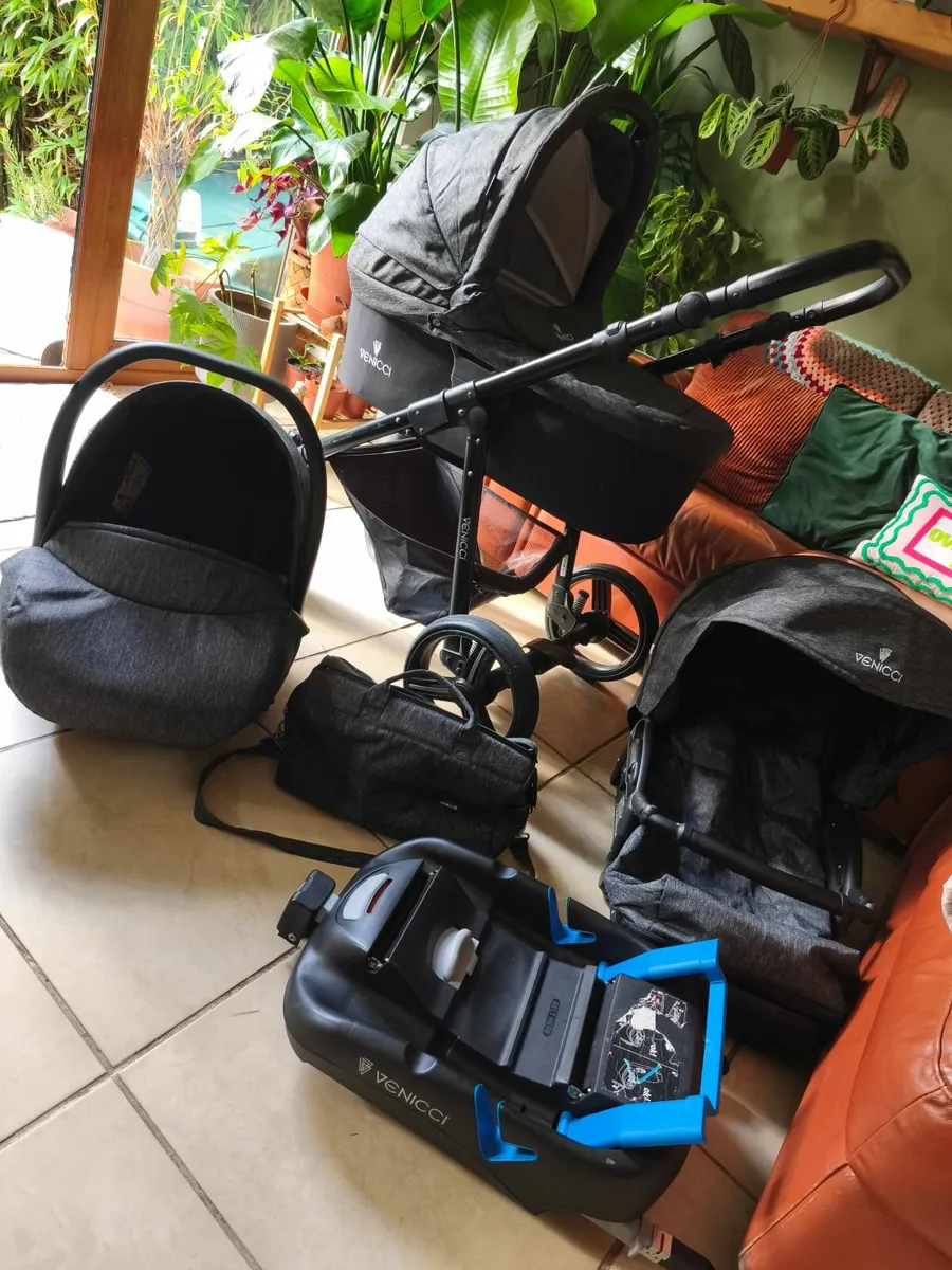 Venicci 3in1 Travel system - Image 1