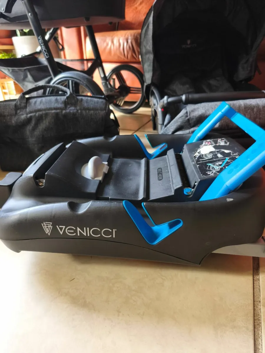 Venicci 3in1 Travel system - Image 2