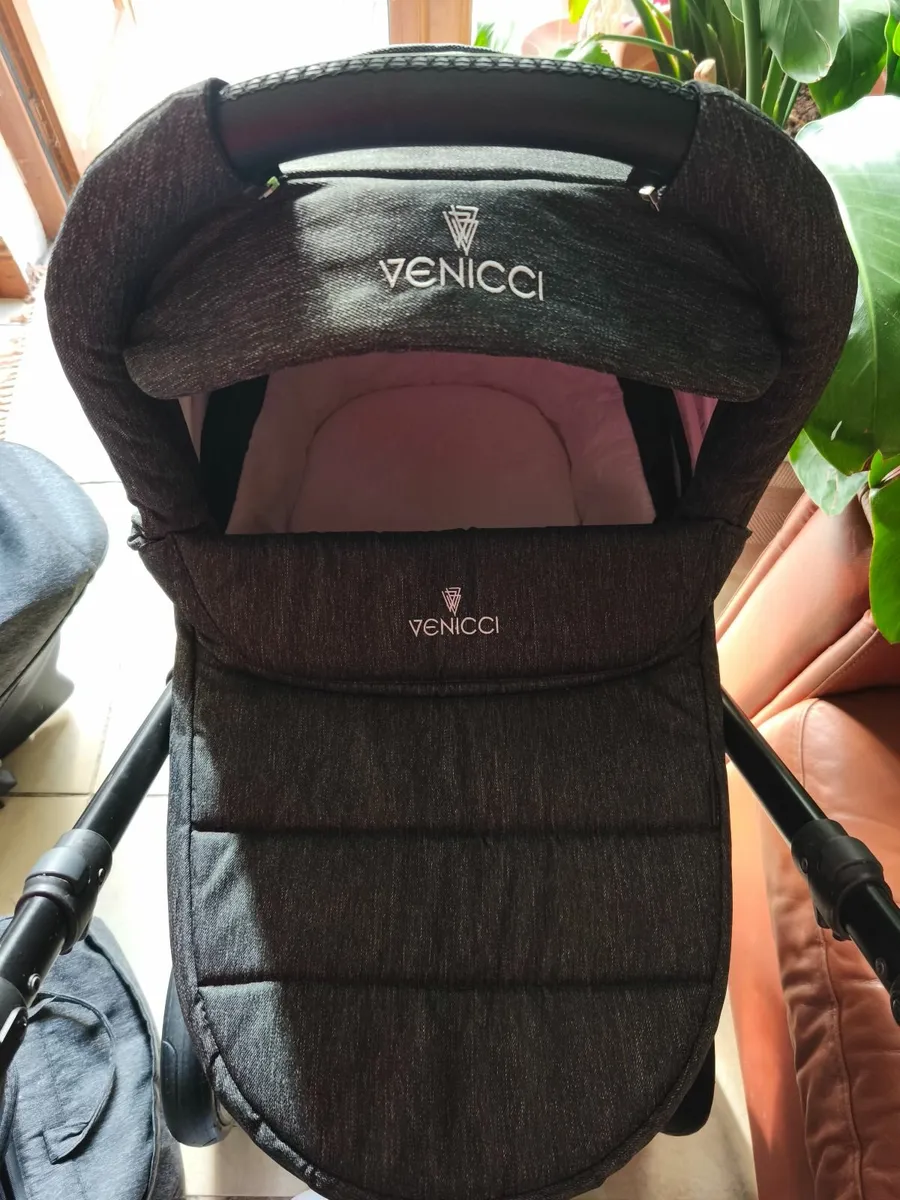 Venicci 3in1 Travel system - Image 4