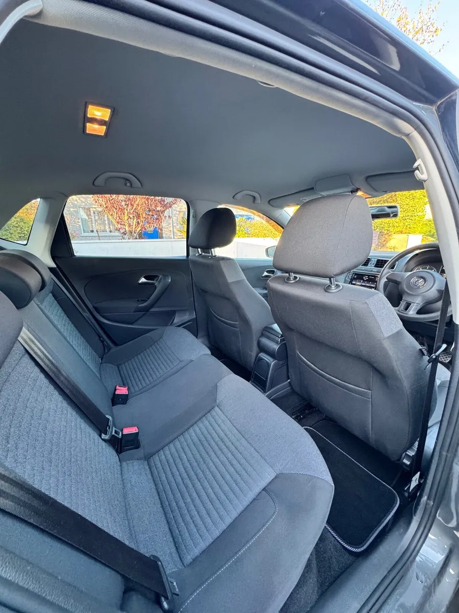 Volkswagen Polo 2010 - Image 2