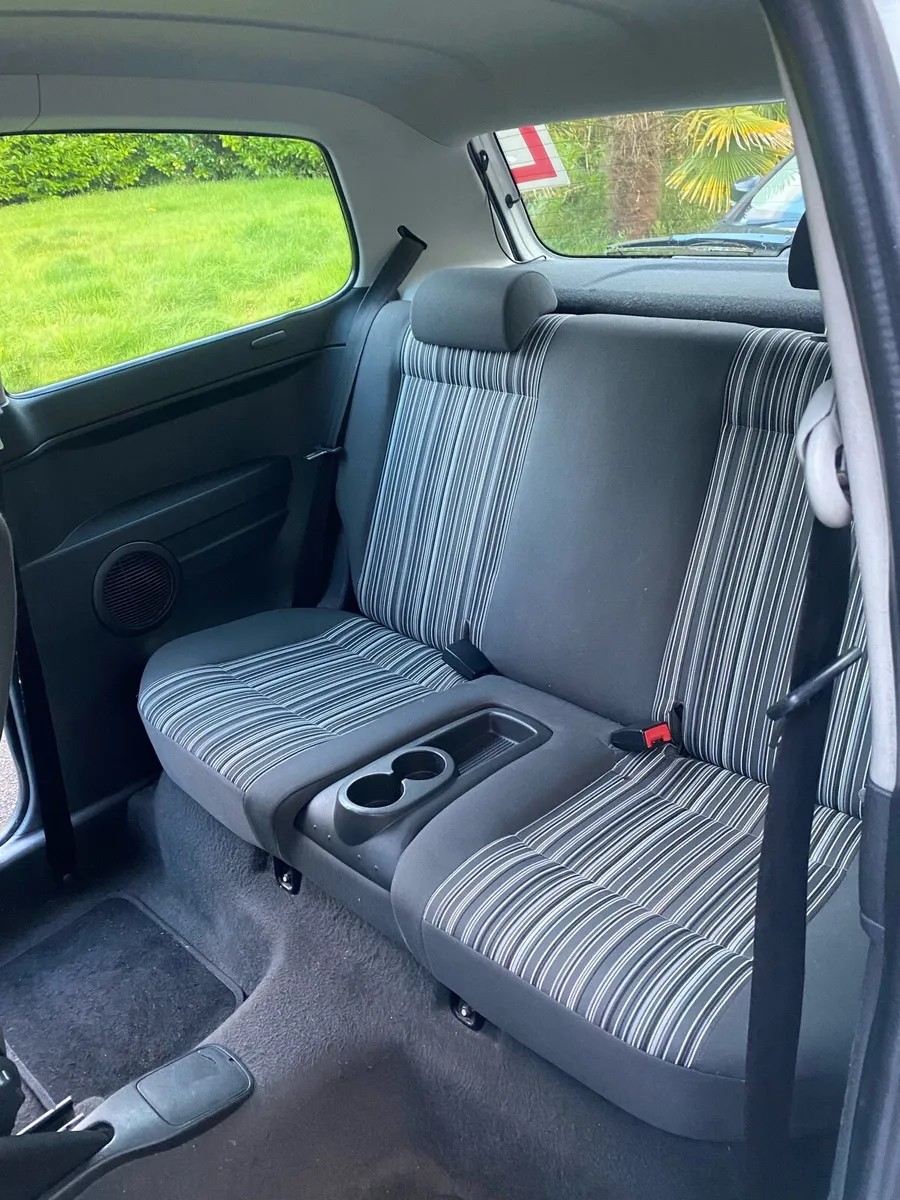 2008 Volkswagen Fox - Image 3