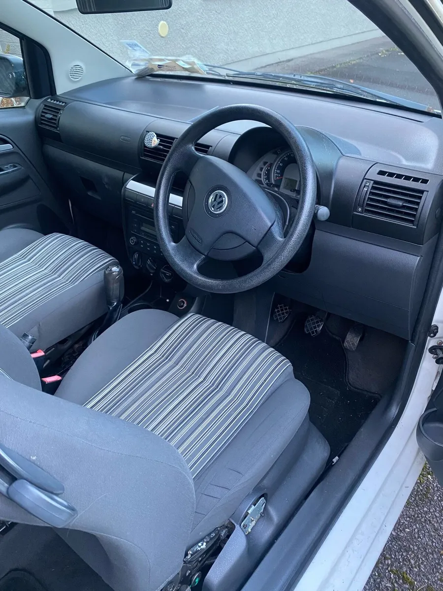 2008 Volkswagen Fox - Image 4