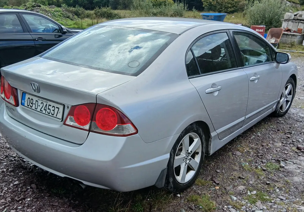 Honda Civic 2009 - Image 2