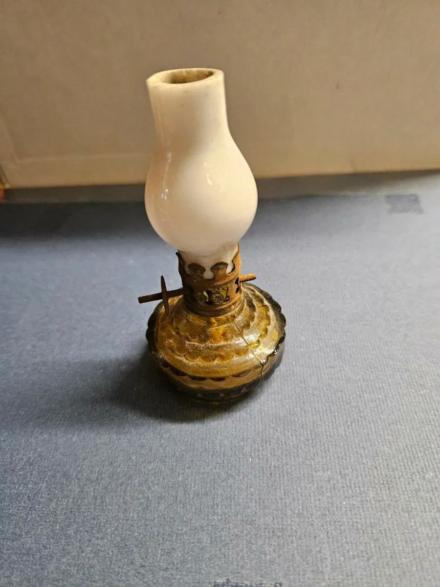 Vintage Miniature Oil Lamp - Image 4