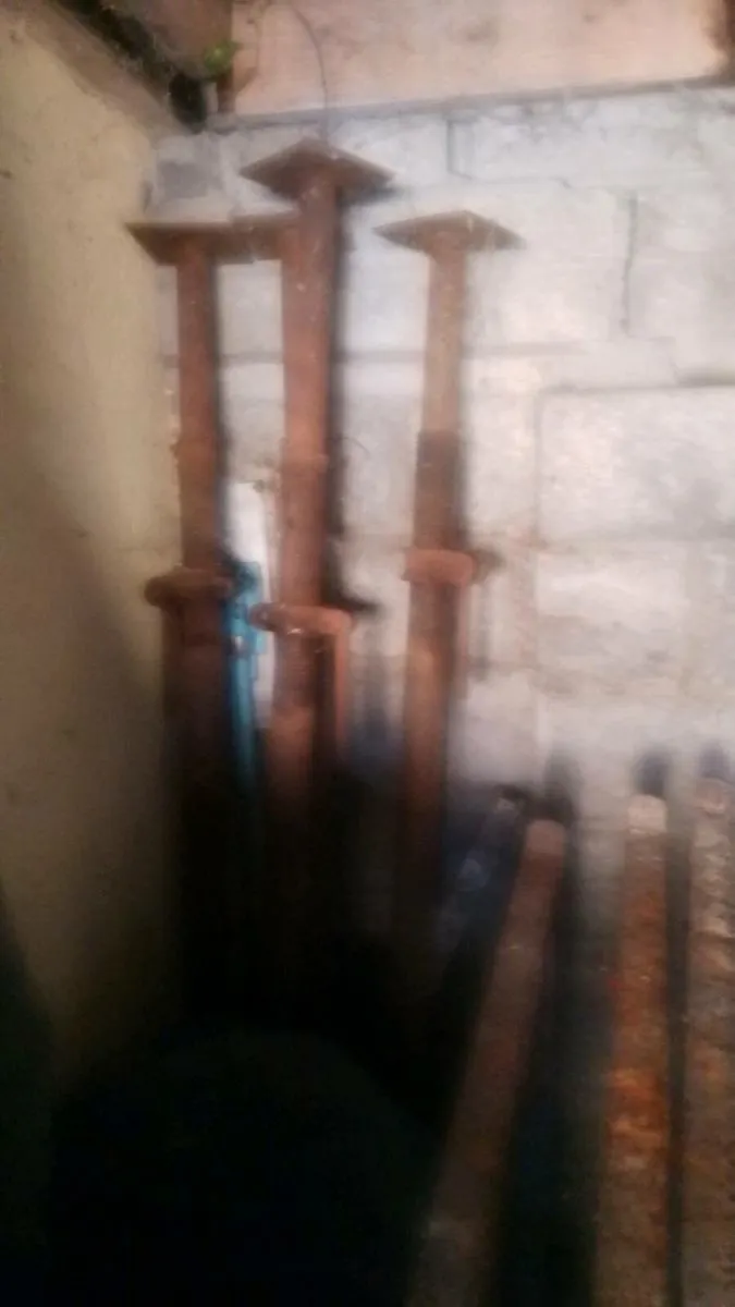 4 Builders arco props - Image 1