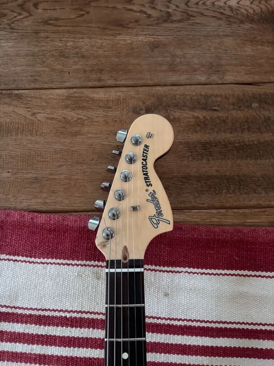 Fender Stratocaster - Image 3