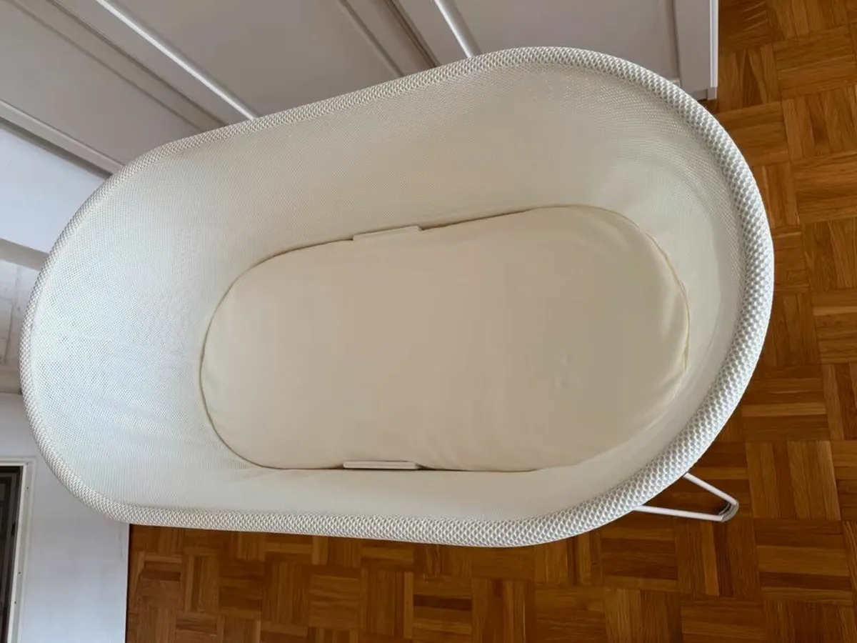 SNOO Smart Bassinet with warranty and extras - Image 3
