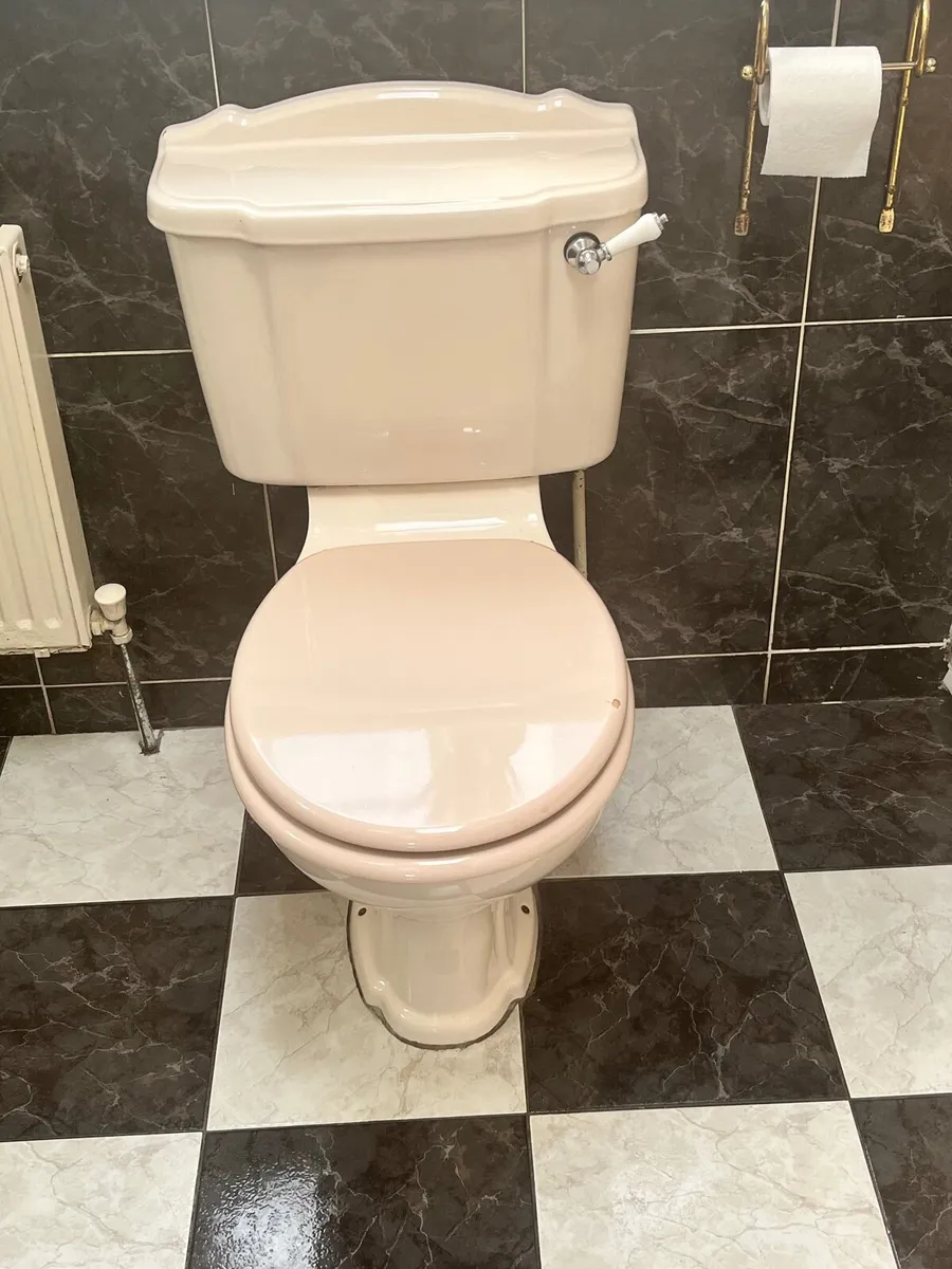 Bathroom suite - Image 1
