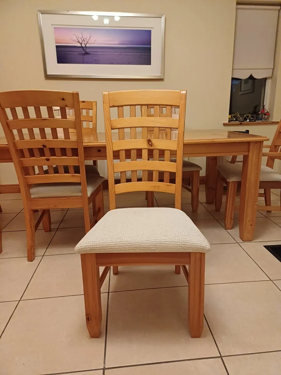 Table and 6 chairs - Image 2