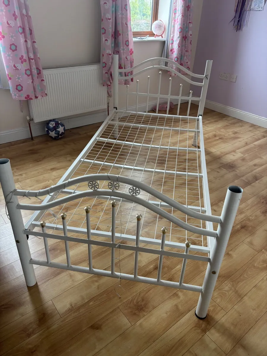 White iron single bed - Image 2