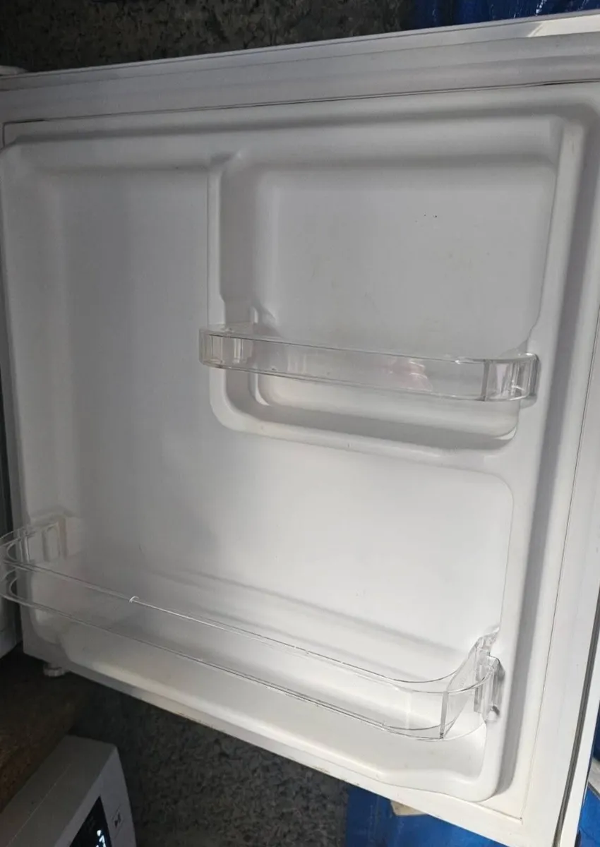 Tabletop Fridge In Excellent Condition €80 - Image 3
