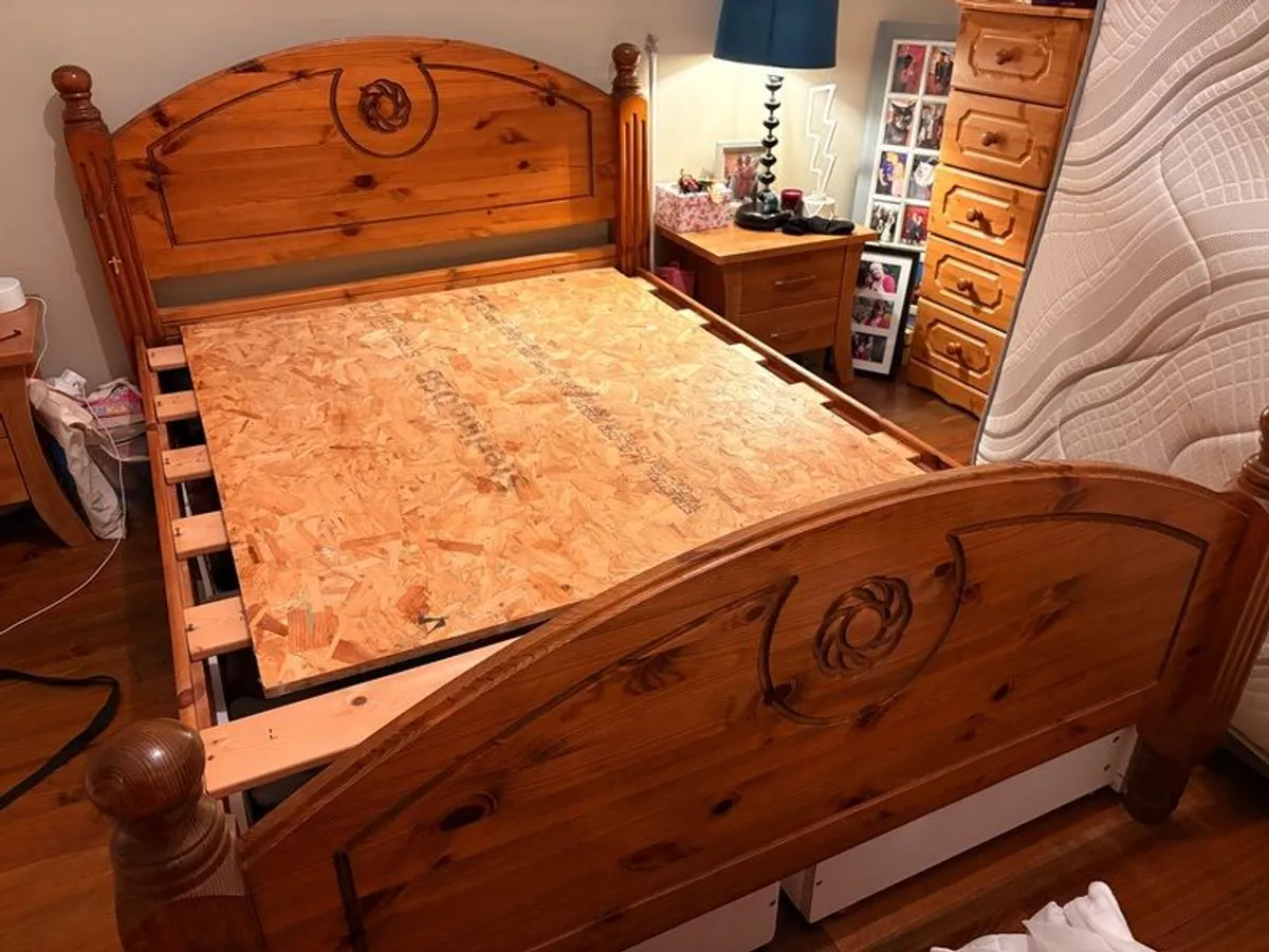 solid wood bed - Image 2