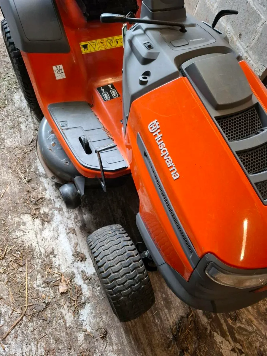 Ride on lawnmower - Image 2