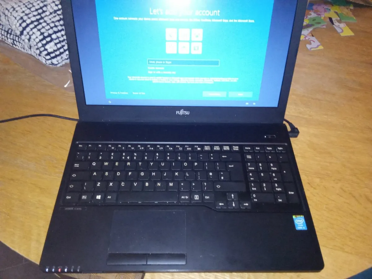 Fujitsu Lifebook A555 - Image 1