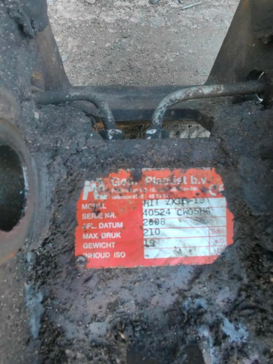 Hydraulic quick hitch - Image 3
