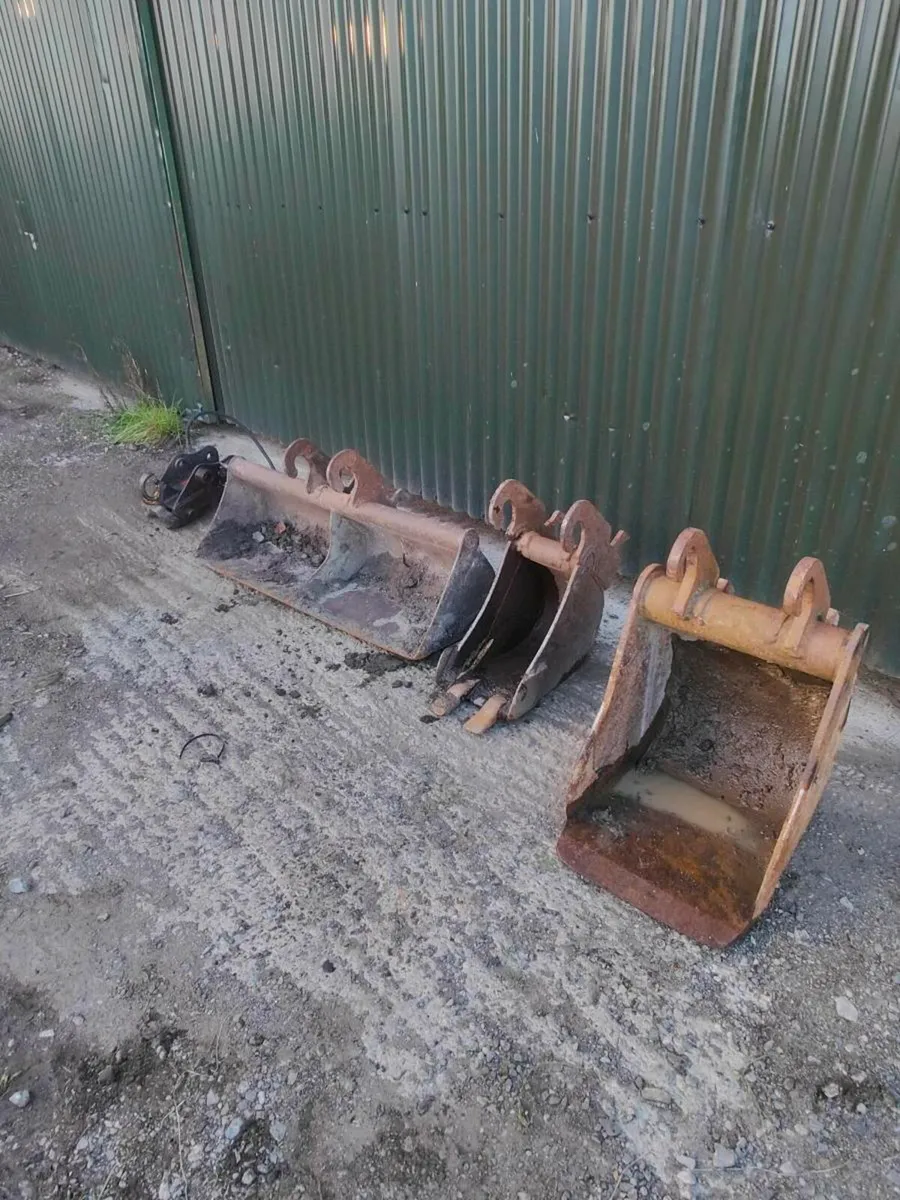 Hydraulic quick hitch - Image 1