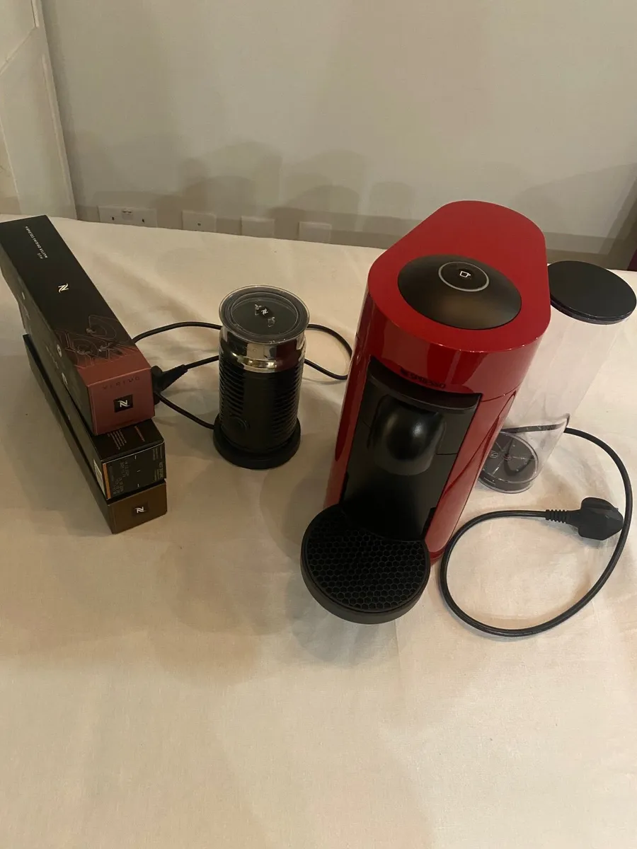 Nespresso Vertuo Plus Deluxe & Aeroccino Frother - Image 4