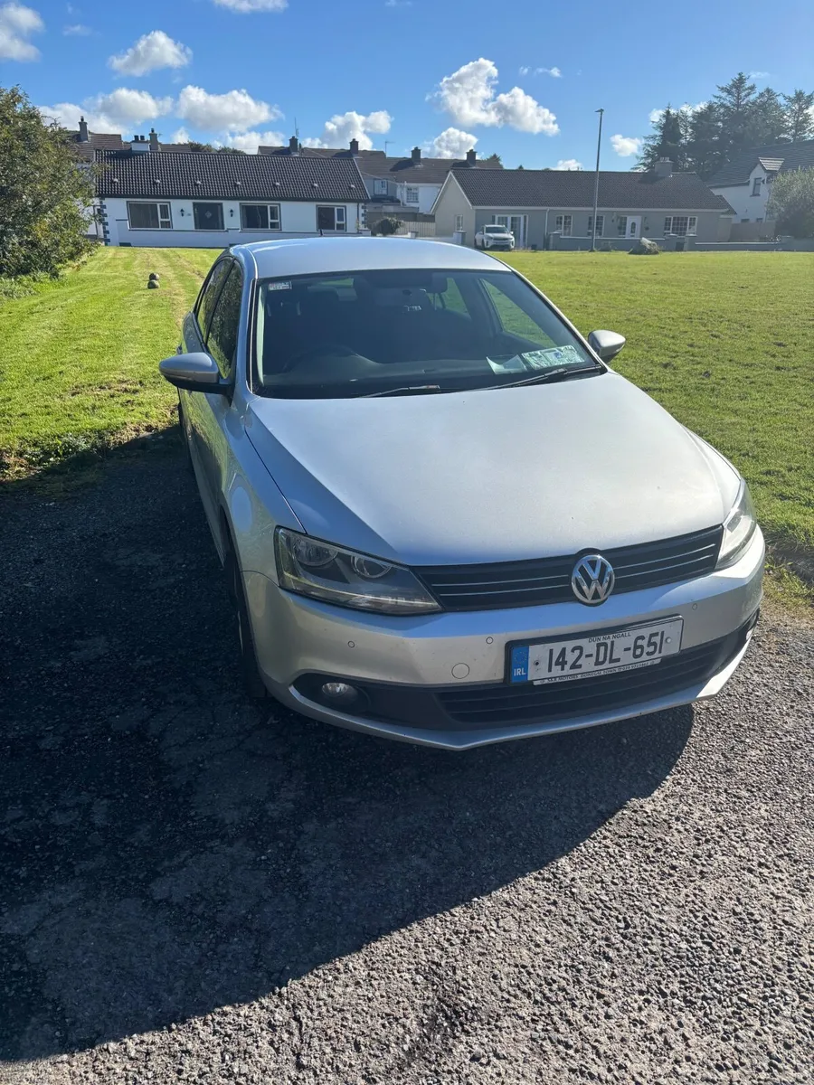 Volkswagen Jetta 2014 - Image 2