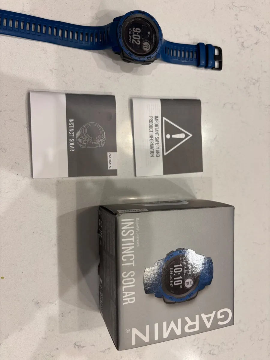 Garmin watch (Instinct) - Image 1