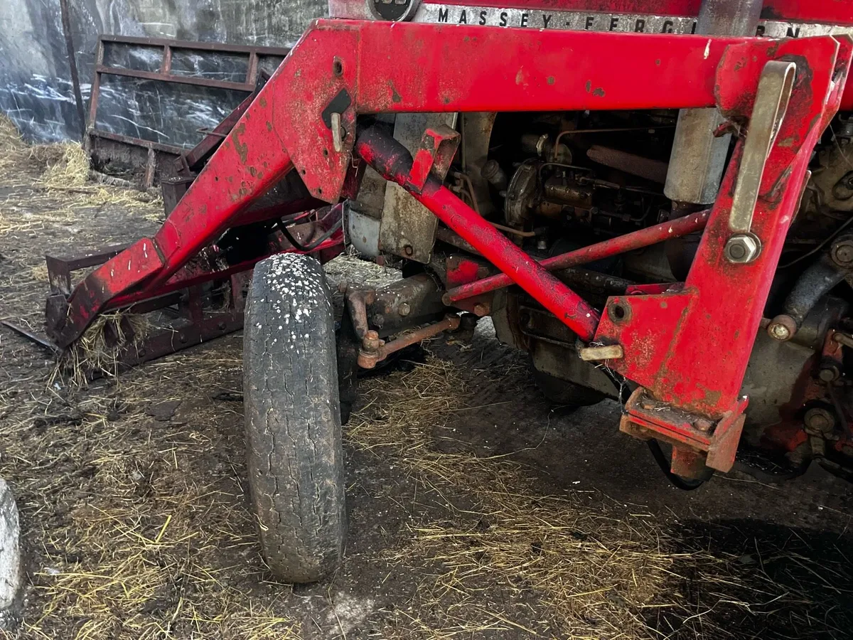 Massey Ferguson 40 loader with bucket+grape