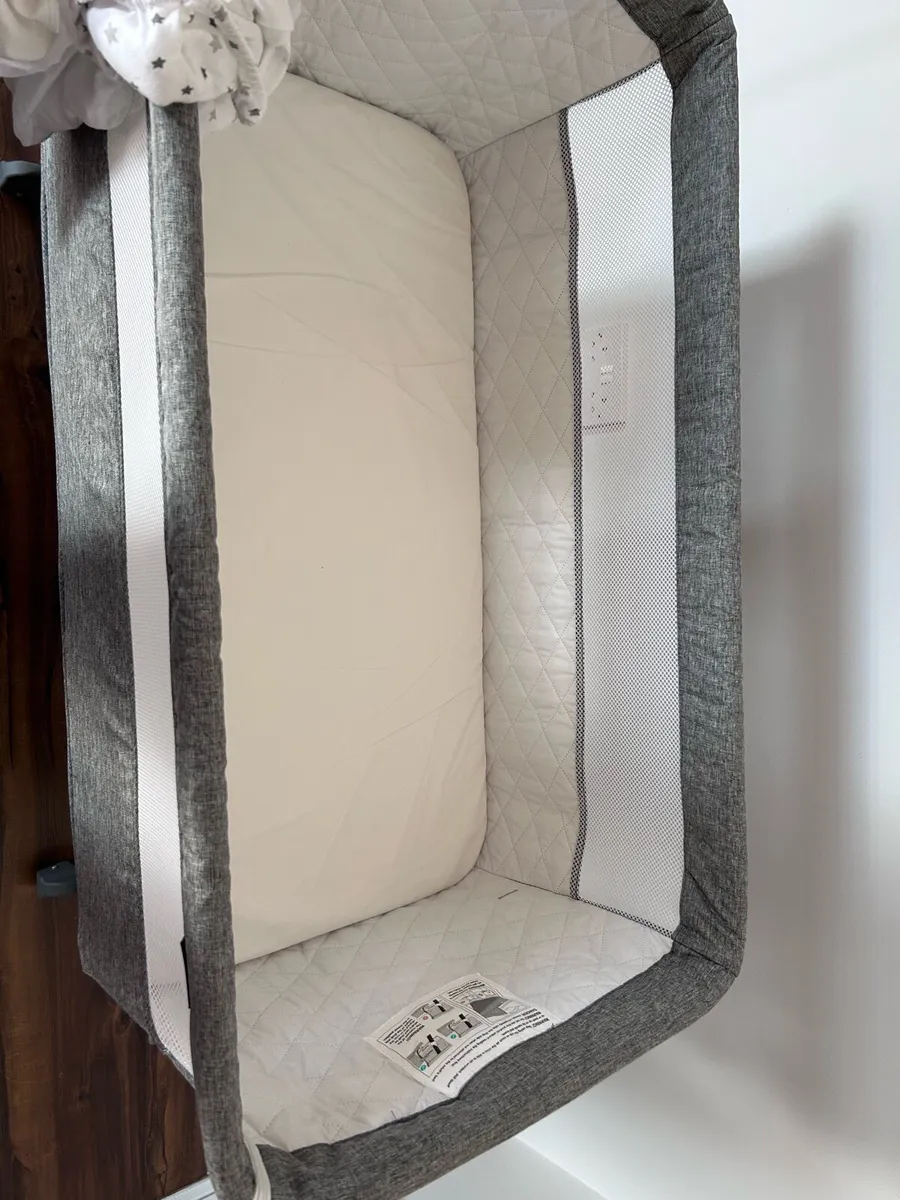 Bedside bassinet/co-sleeper - Image 3
