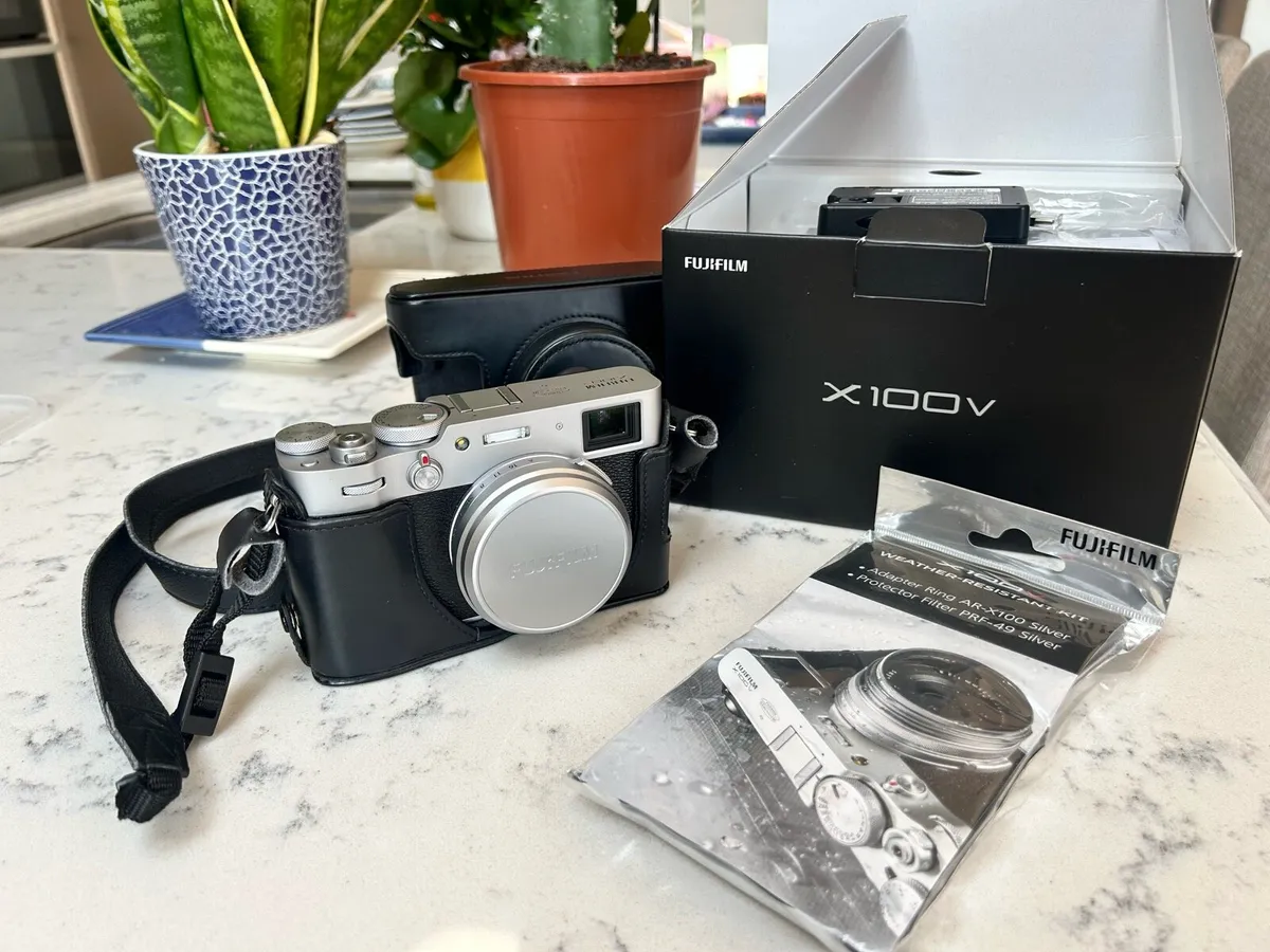 Fugifilm Camera x100v - Image 4