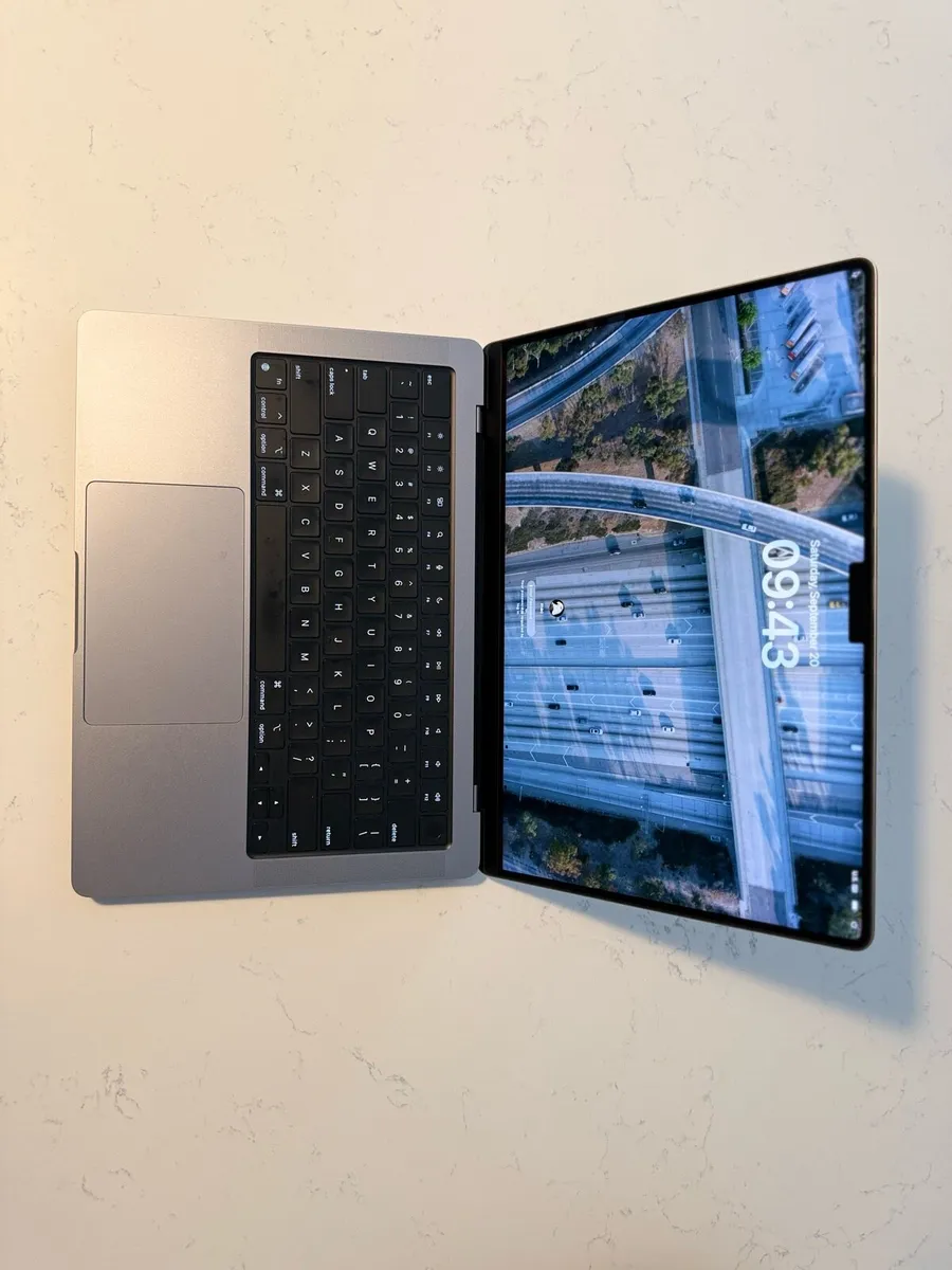MacBook Pro 14” M1 32gb - Image 2