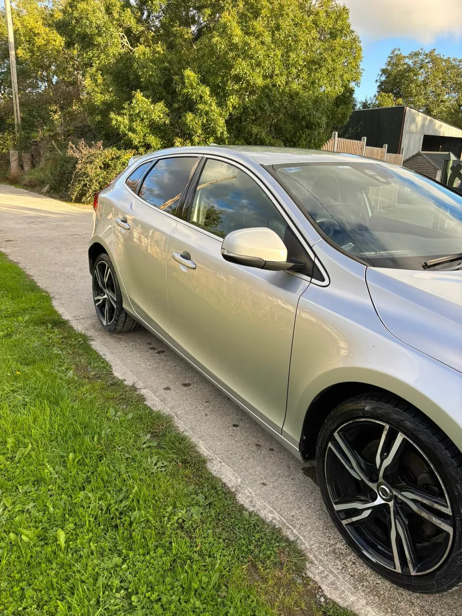 2017 Volvo V40 D3 R Design - Warranty Until 08/26 - Image 4