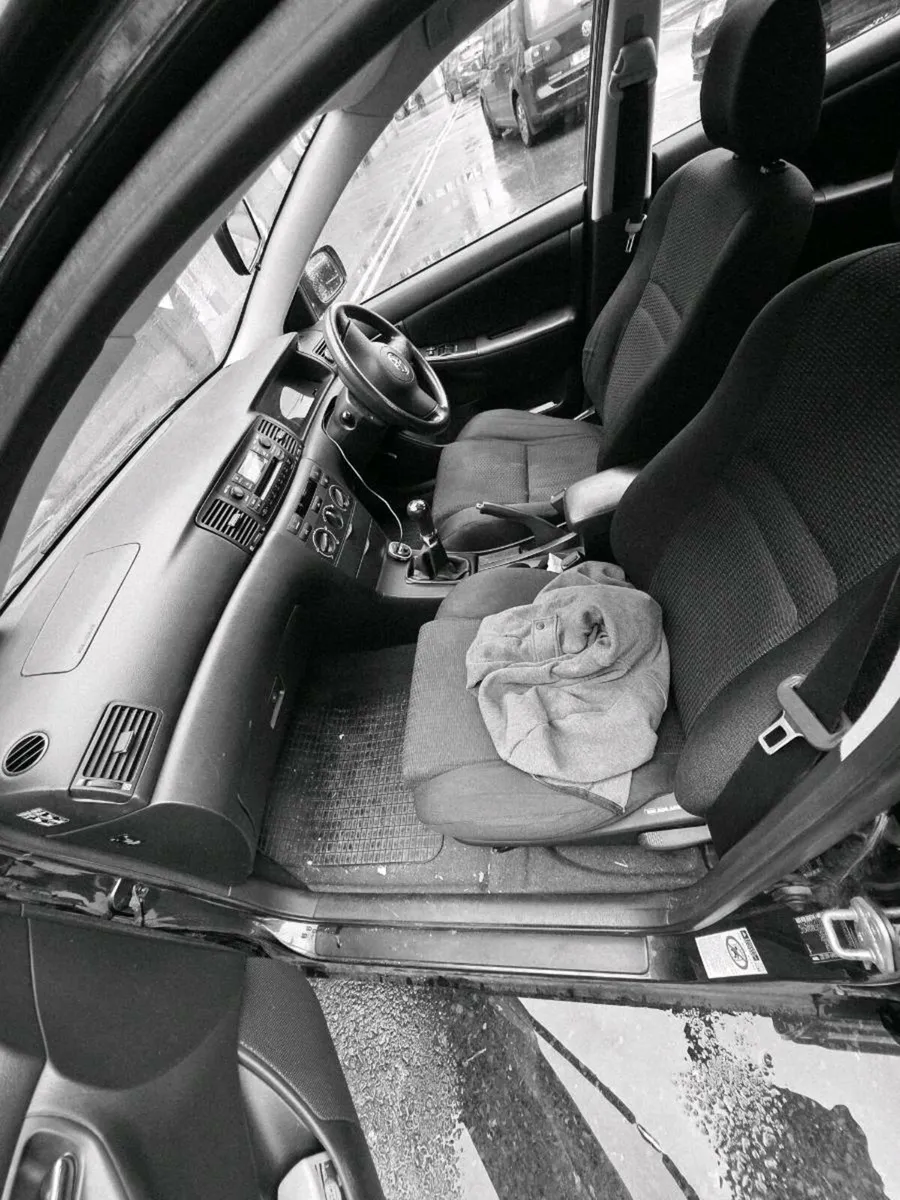 Toyota corolla 2005 - Image 3