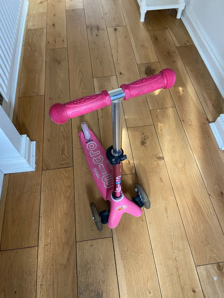 Girls Micro Mini Scooter - Image 1